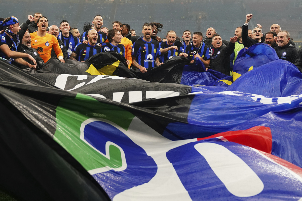 Win 2-1 against AC Milan, Inter Milan Italian League Champions!